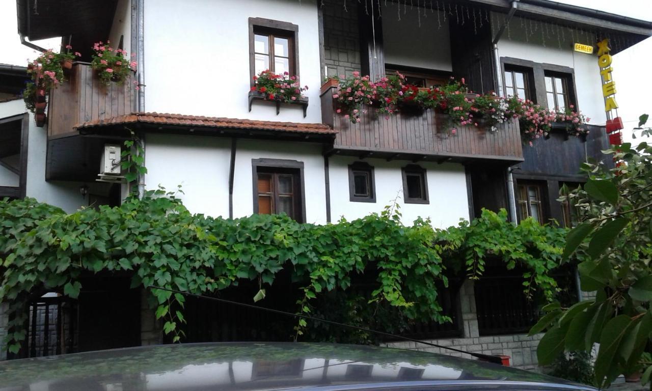 Oazis Family Hotel Łowecz Zewnętrze zdjęcie