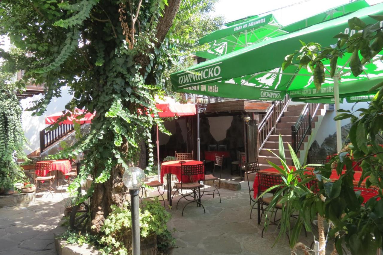 Oazis Family Hotel Łowecz Zewnętrze zdjęcie