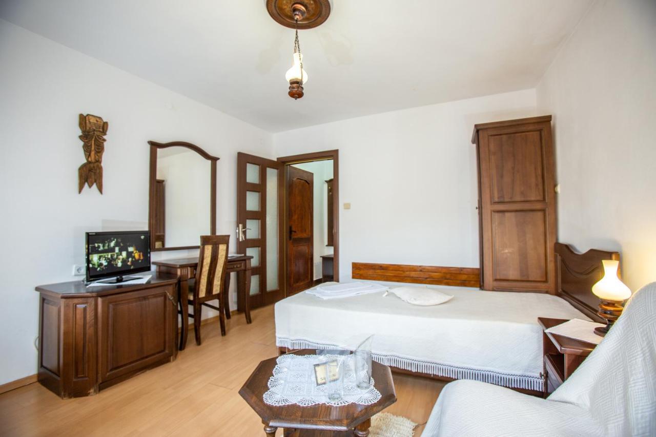 Oazis Family Hotel Łowecz Zewnętrze zdjęcie