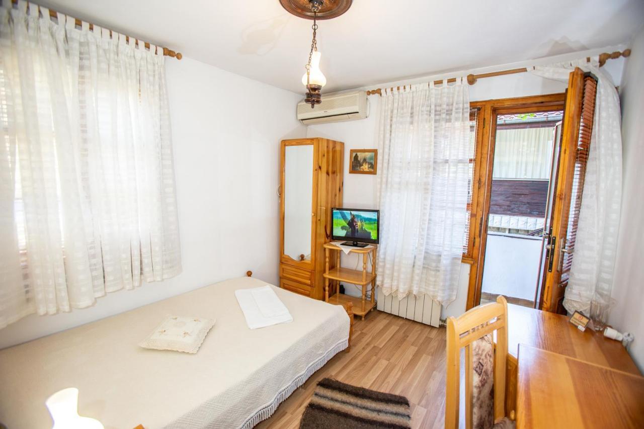 Oazis Family Hotel Łowecz Zewnętrze zdjęcie