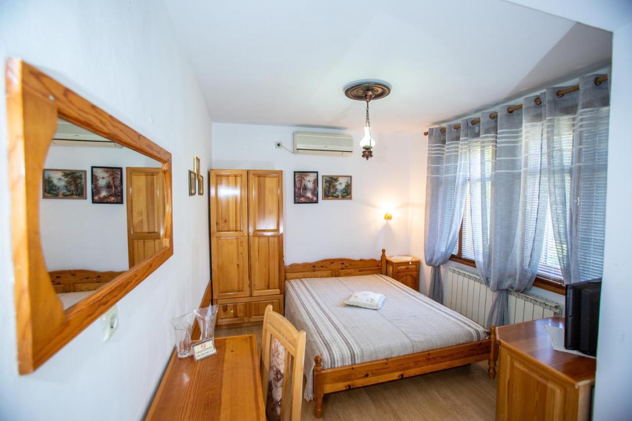 Oazis Family Hotel Łowecz Zewnętrze zdjęcie