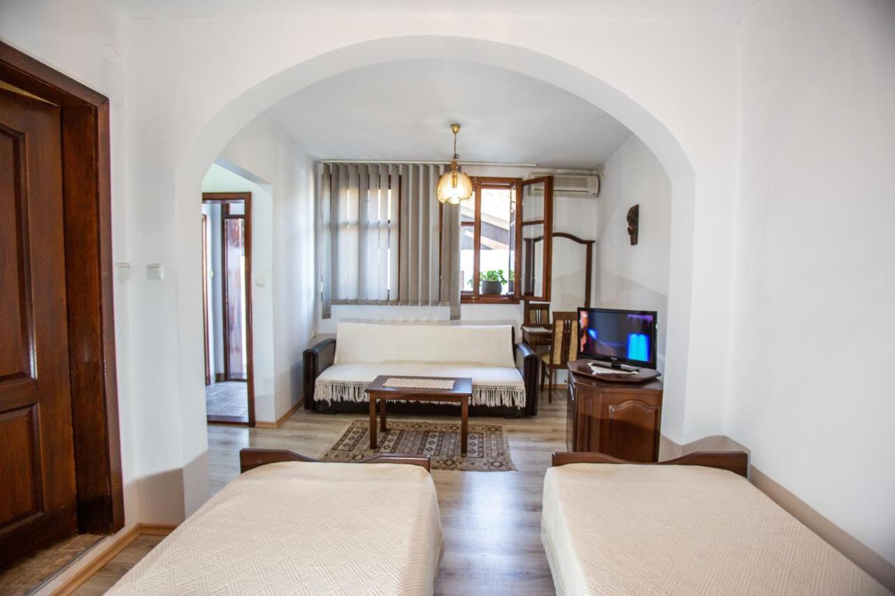 Oazis Family Hotel Łowecz Zewnętrze zdjęcie
