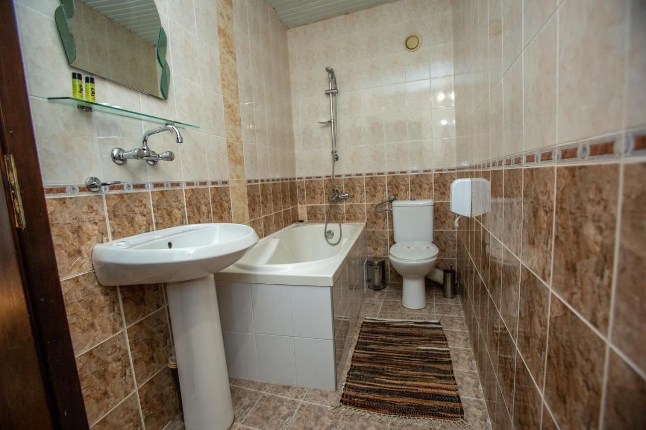 Oazis Family Hotel Łowecz Zewnętrze zdjęcie
