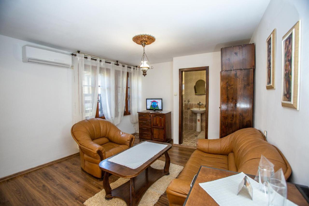 Oazis Family Hotel Łowecz Zewnętrze zdjęcie