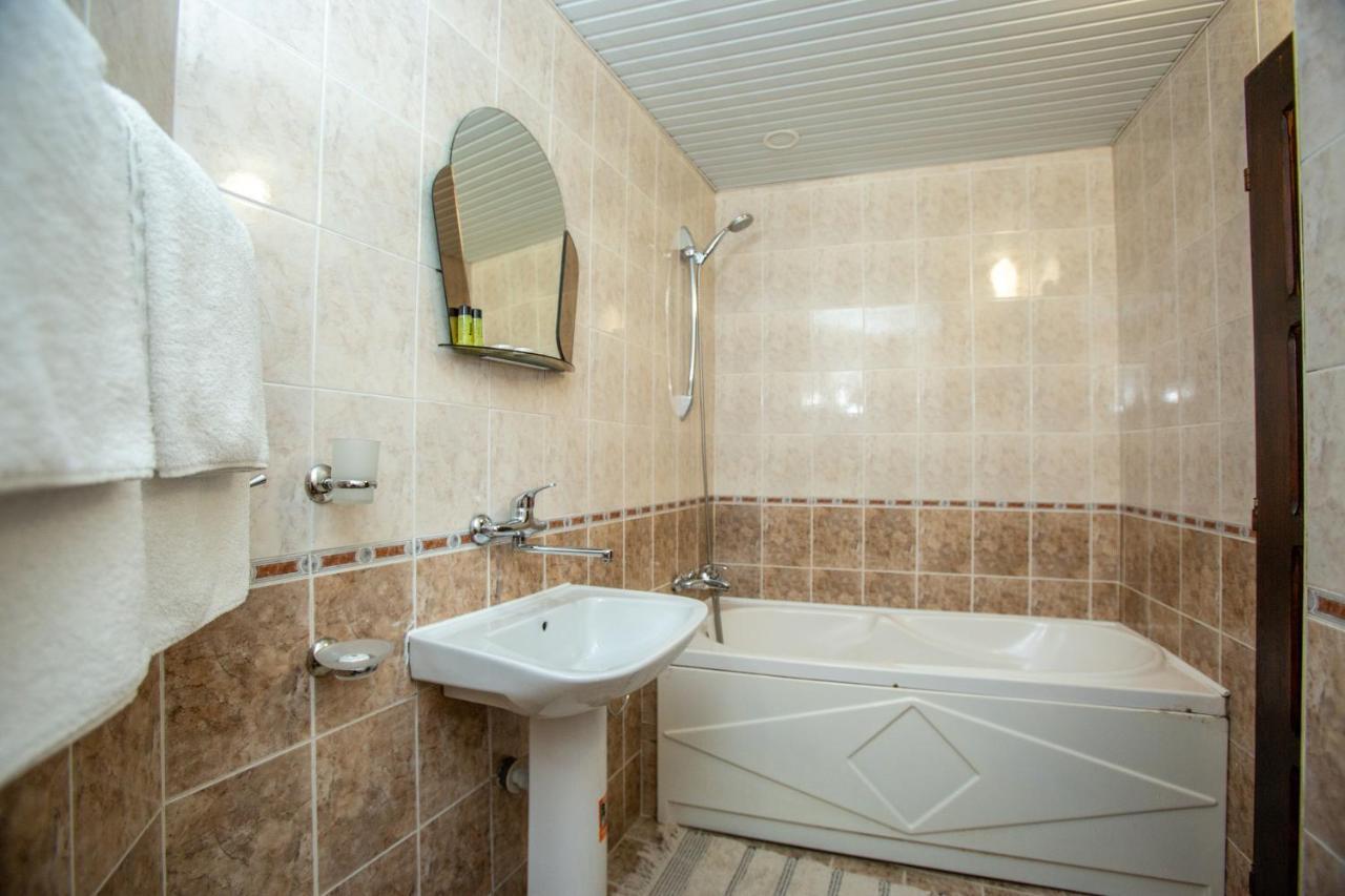 Oazis Family Hotel Łowecz Zewnętrze zdjęcie