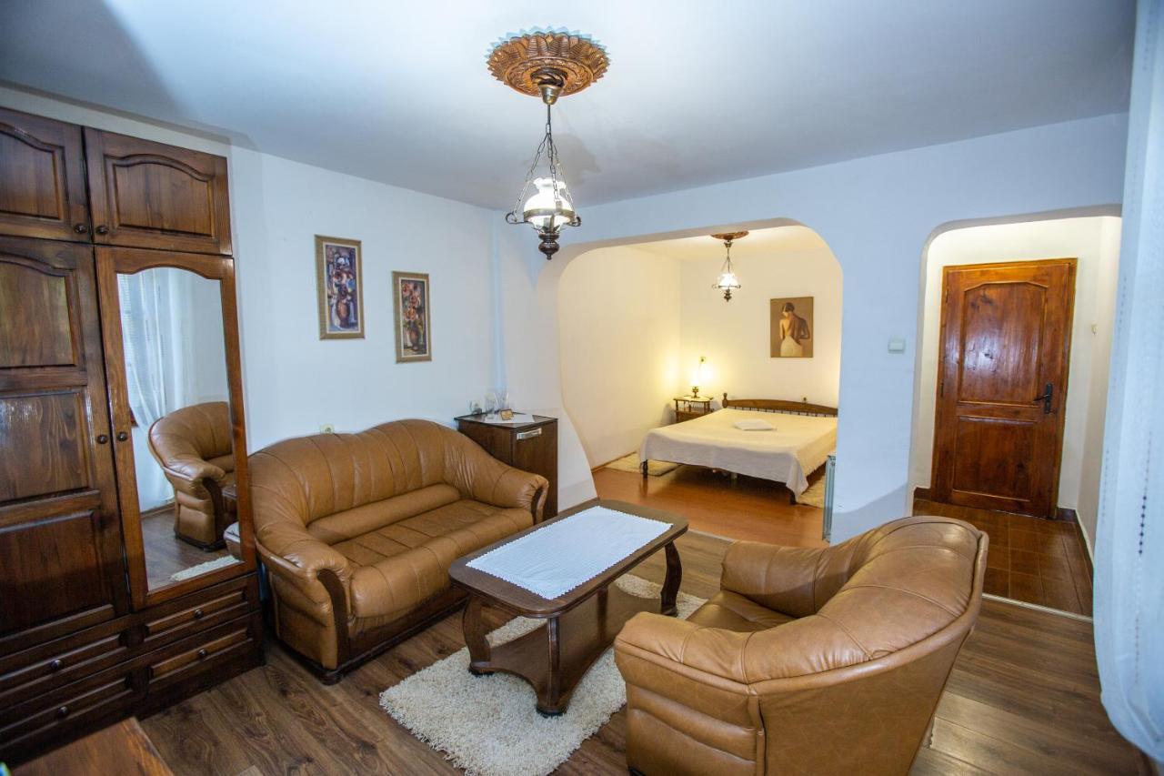 Oazis Family Hotel Łowecz Zewnętrze zdjęcie