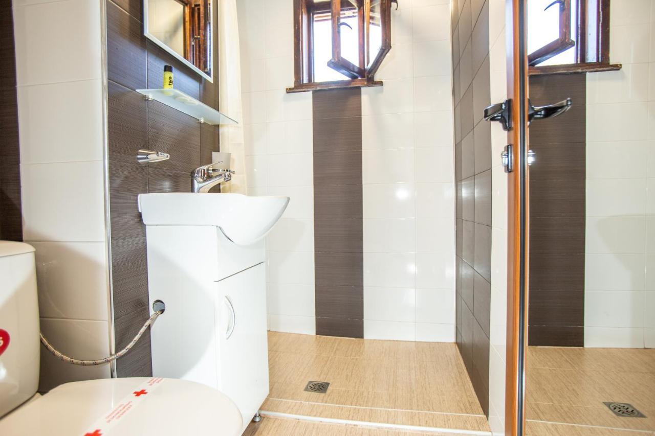 Oazis Family Hotel Łowecz Zewnętrze zdjęcie